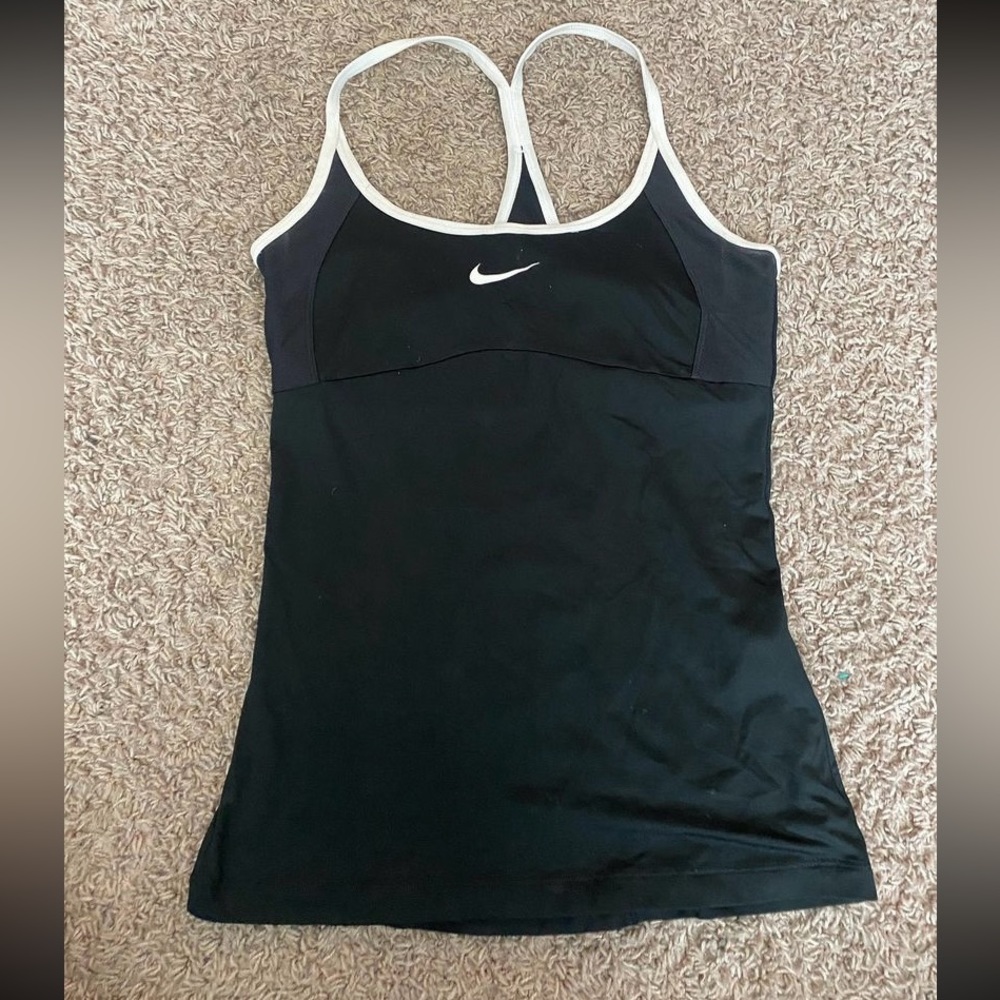Nike shirt Size (S)